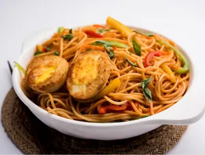 Egg Sehezwan Noodles