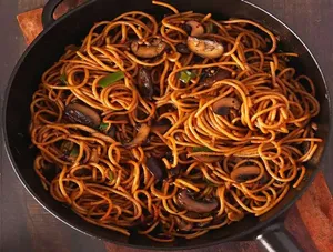 Schezwan Mushroom Noodles